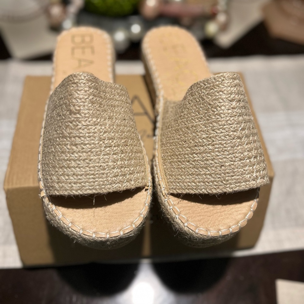 Beach by Matisse, size 11, brand new (never worn) sandals